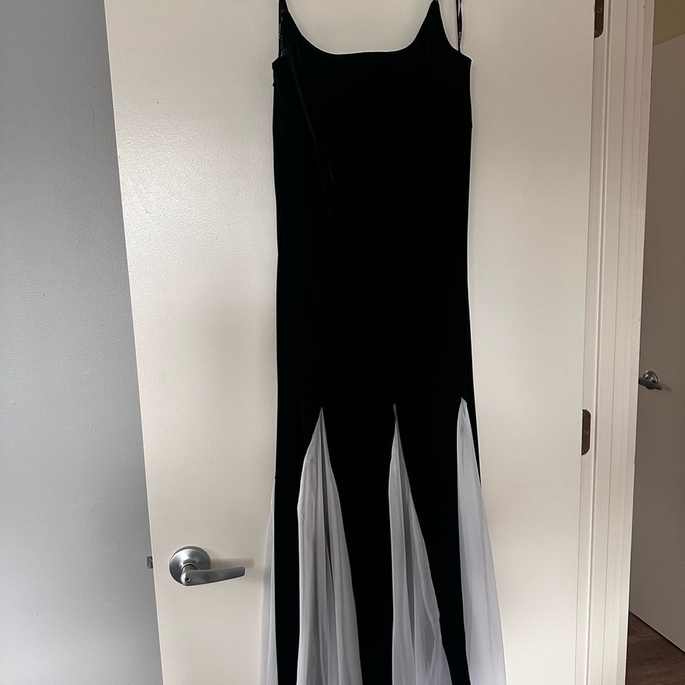 Night Way Collections Elegant Black and White Dress